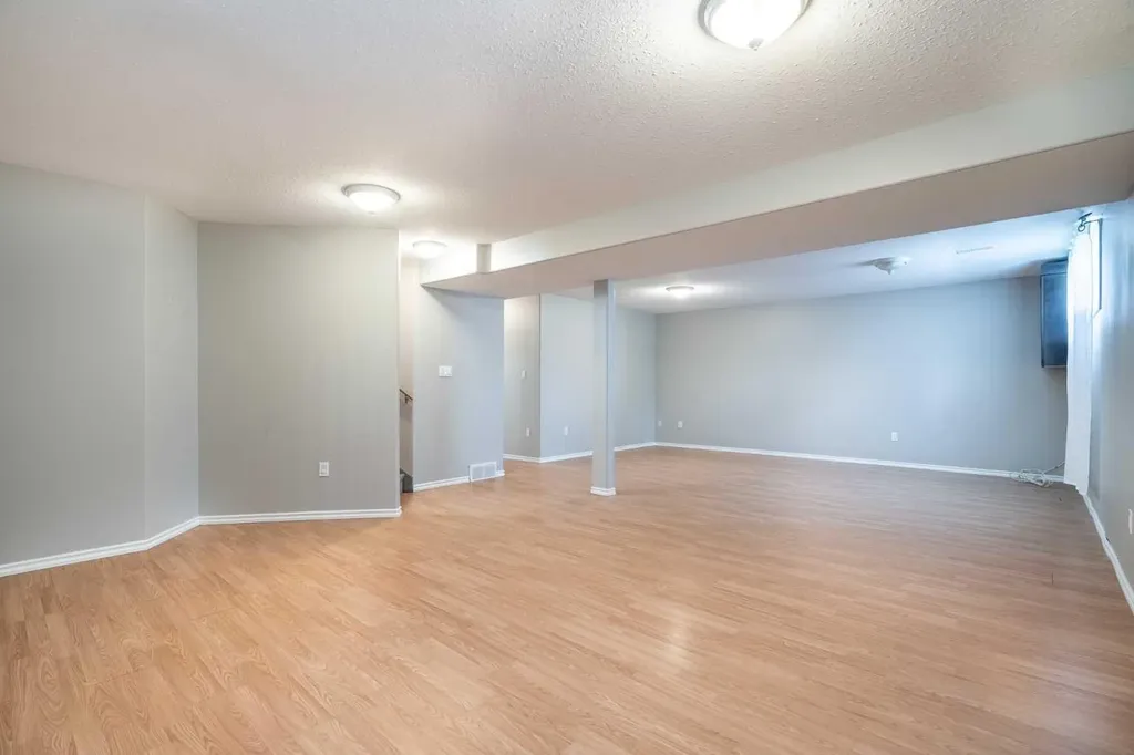 6608 39 Street Lloydminster AB T9V 2Z4