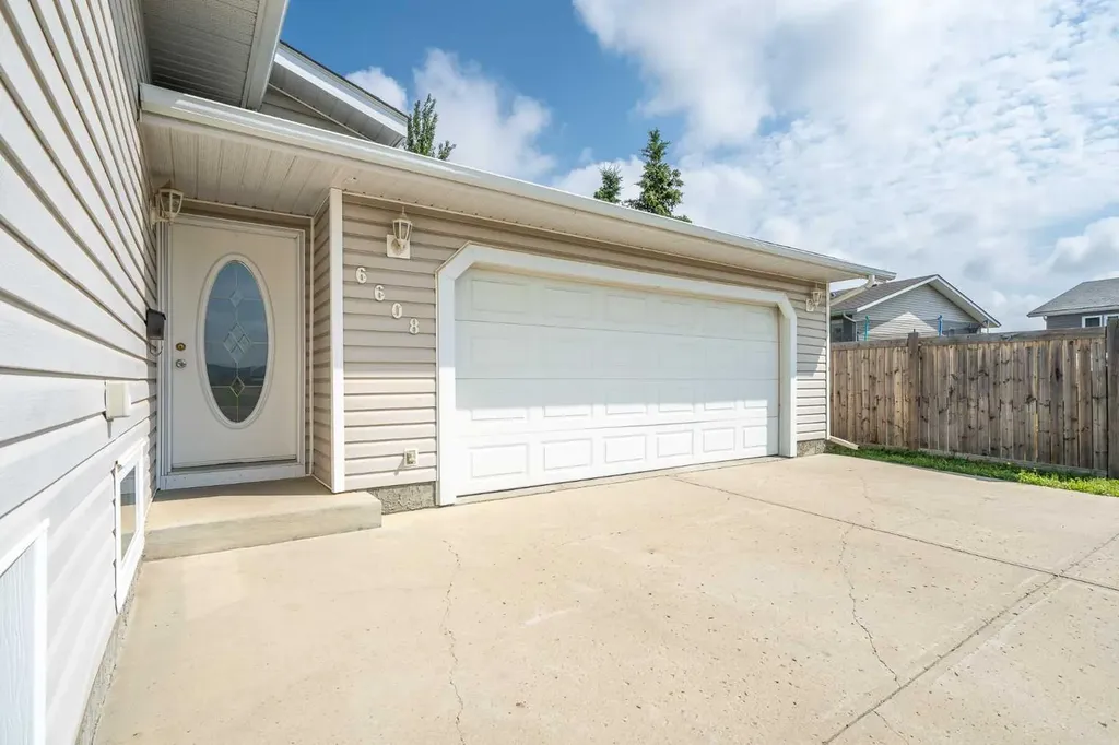 6608 39 Street Lloydminster AB T9V 2Z4