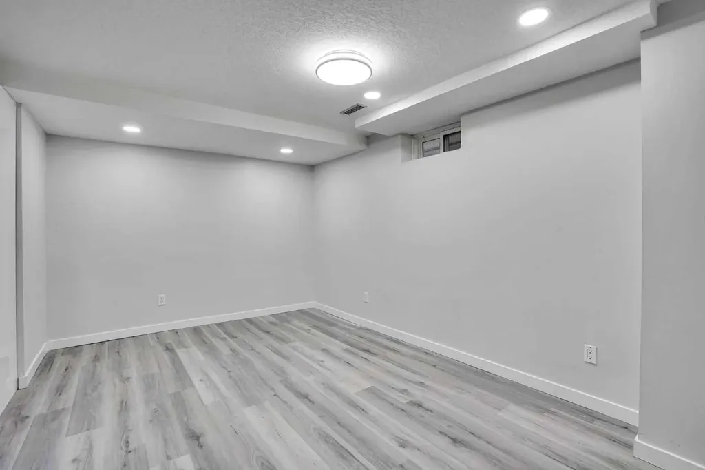 60 Whitaker Close NE Calgary AB T1Y 5K3