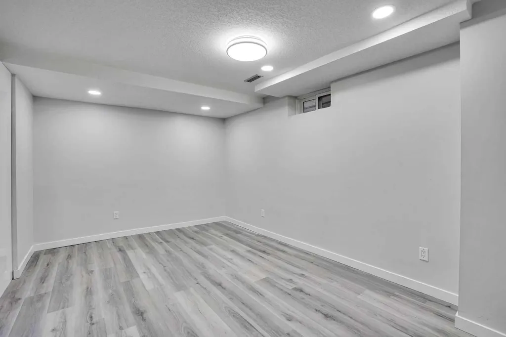 60 Whitaker Close NE Calgary AB T1Y 5K3