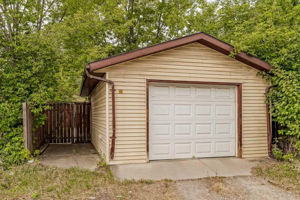 2240A 43 Street SE Calgary AB T2B 1H5