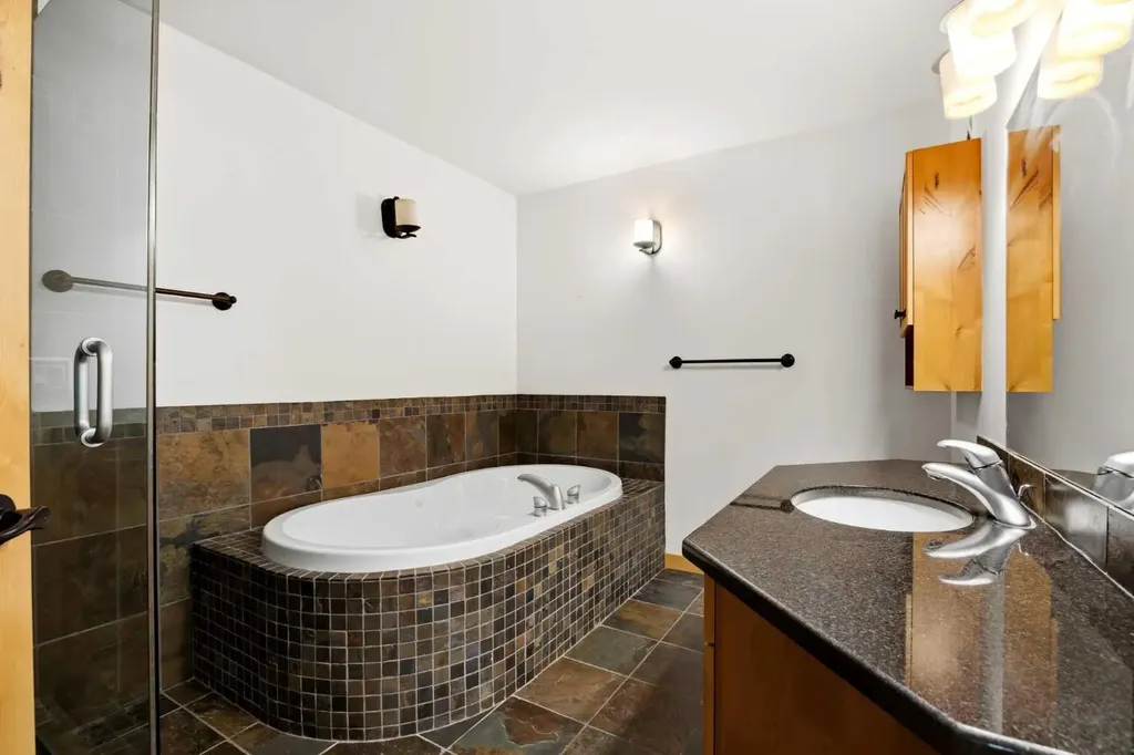 714 3rd Street Canmore AB T1W 2J6