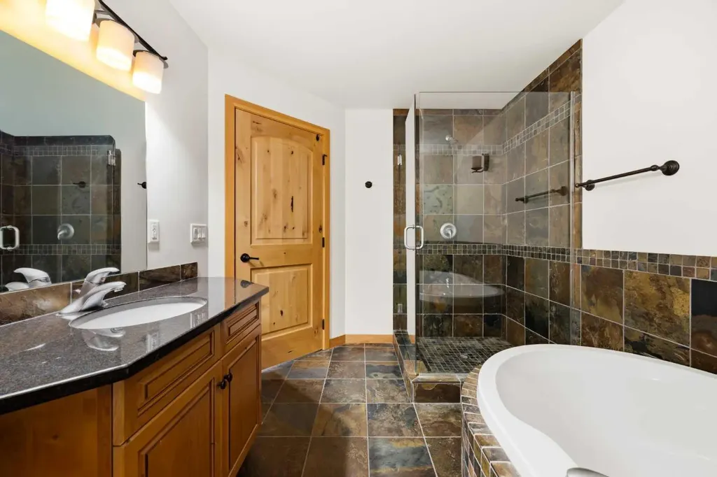 714 3rd Street Canmore AB T1W 2J6
