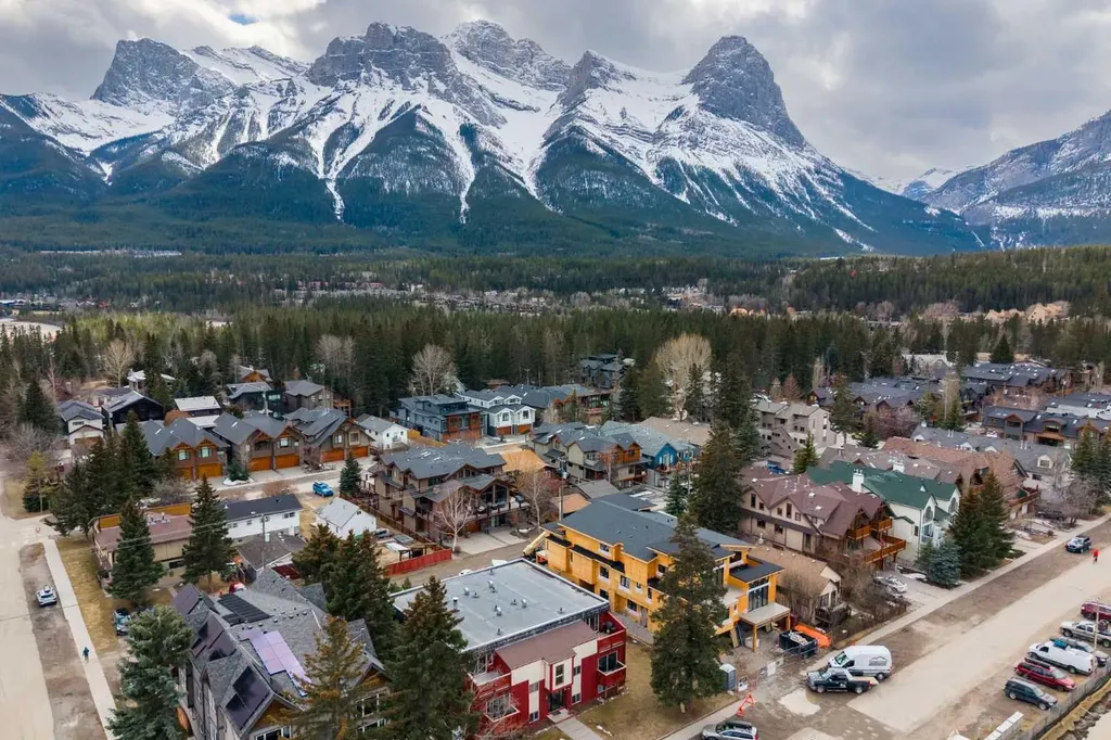 714 3rd Street Canmore AB T1W 2J6