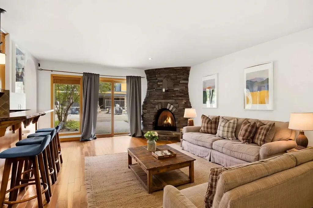 714 3rd Street Canmore AB T1W 2J6