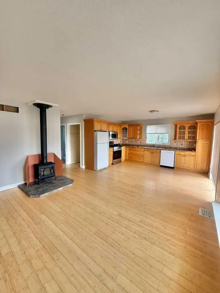 106 Chetamon Drive Hinton AB T7V1G5