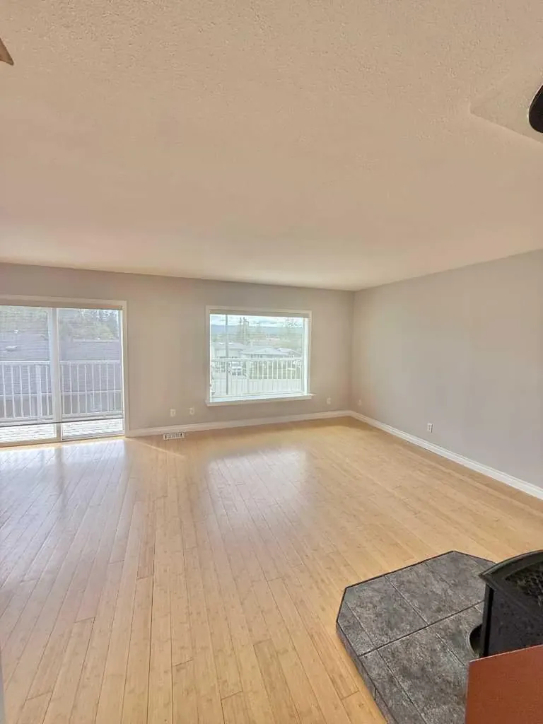 106 Chetamon Drive Hinton AB T7V1G5