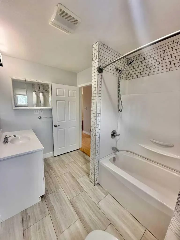 106 Chetamon Drive Hinton AB T7V1G5