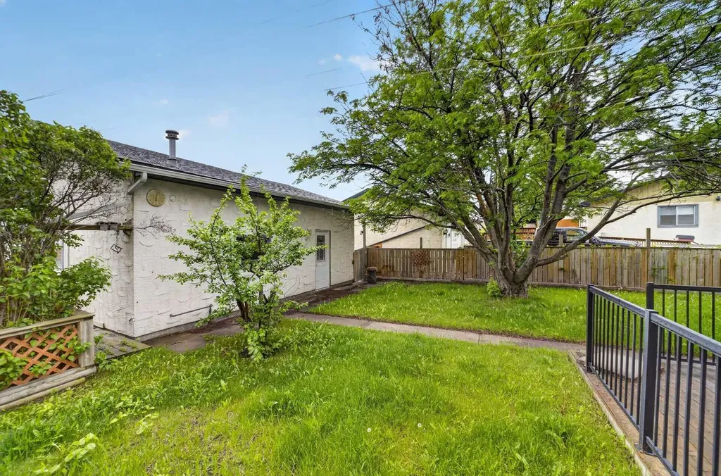 1329 Idaho Street Carstairs AB T0M0N0