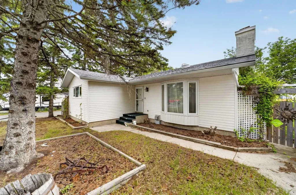 1329 Idaho Street Carstairs AB T0M0N0
