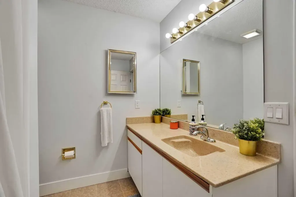 2295 1 Street NE Calgary AB T2E 1T4