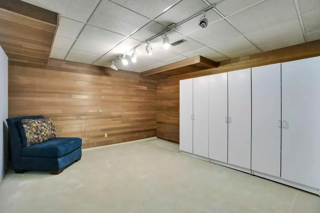 2295 1 Street NE Calgary AB T2E 1T4