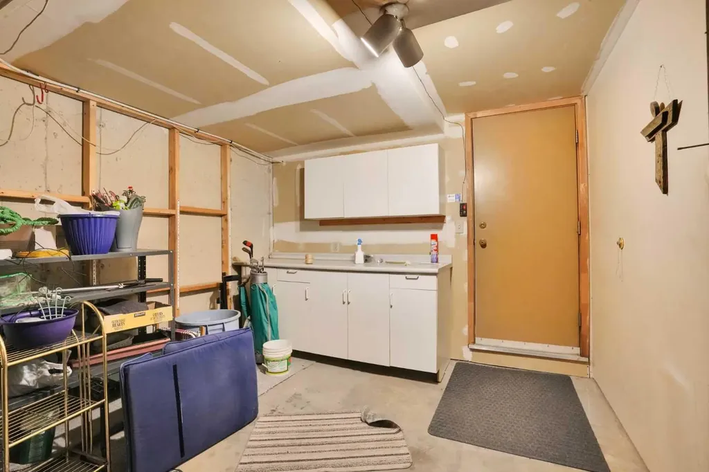 2295 1 Street NE Calgary AB T2E 1T4