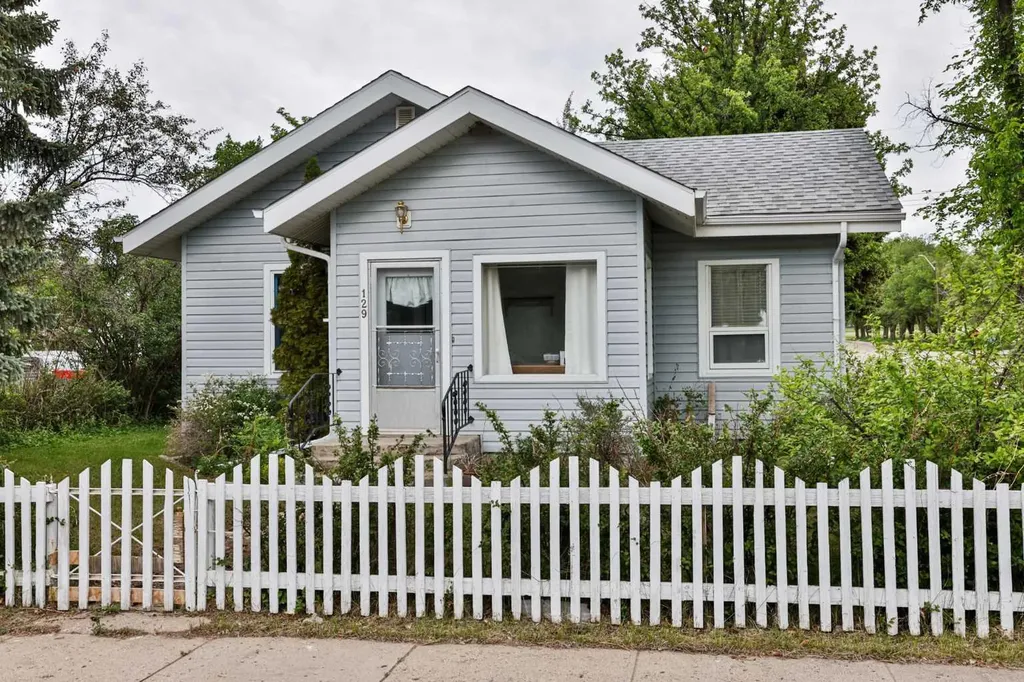 129 2 Avenue NE Milk River AB T0K 1M0