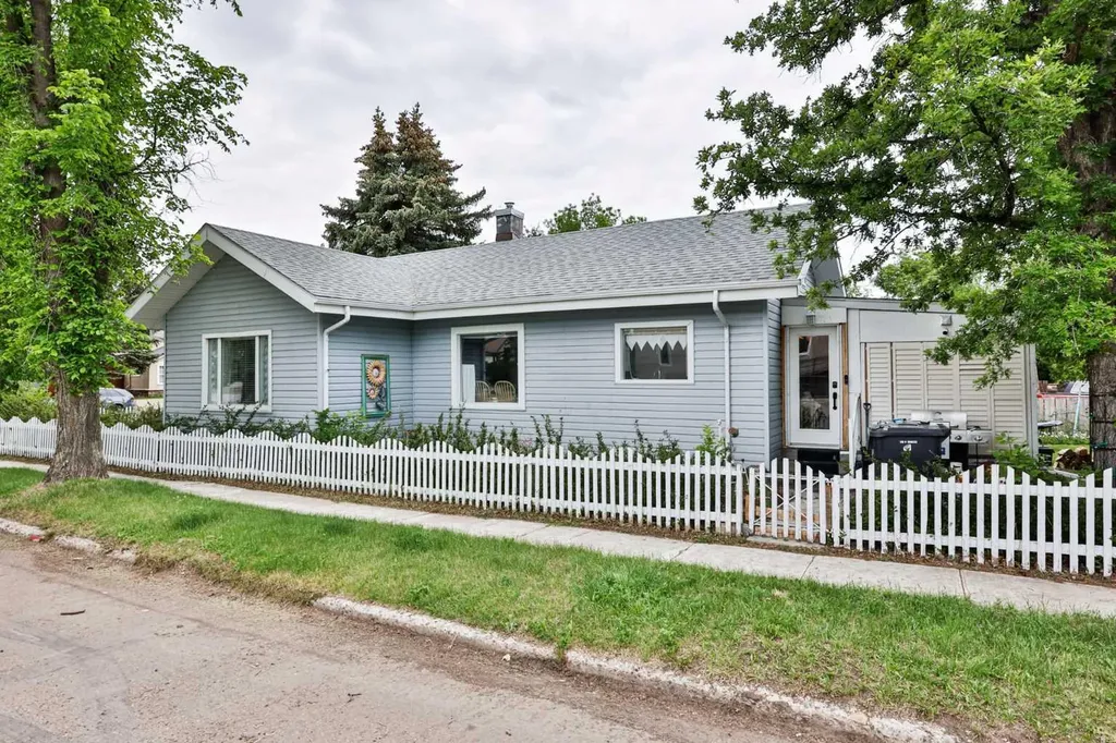 129 2 Avenue NE Milk River AB T0K 1M0