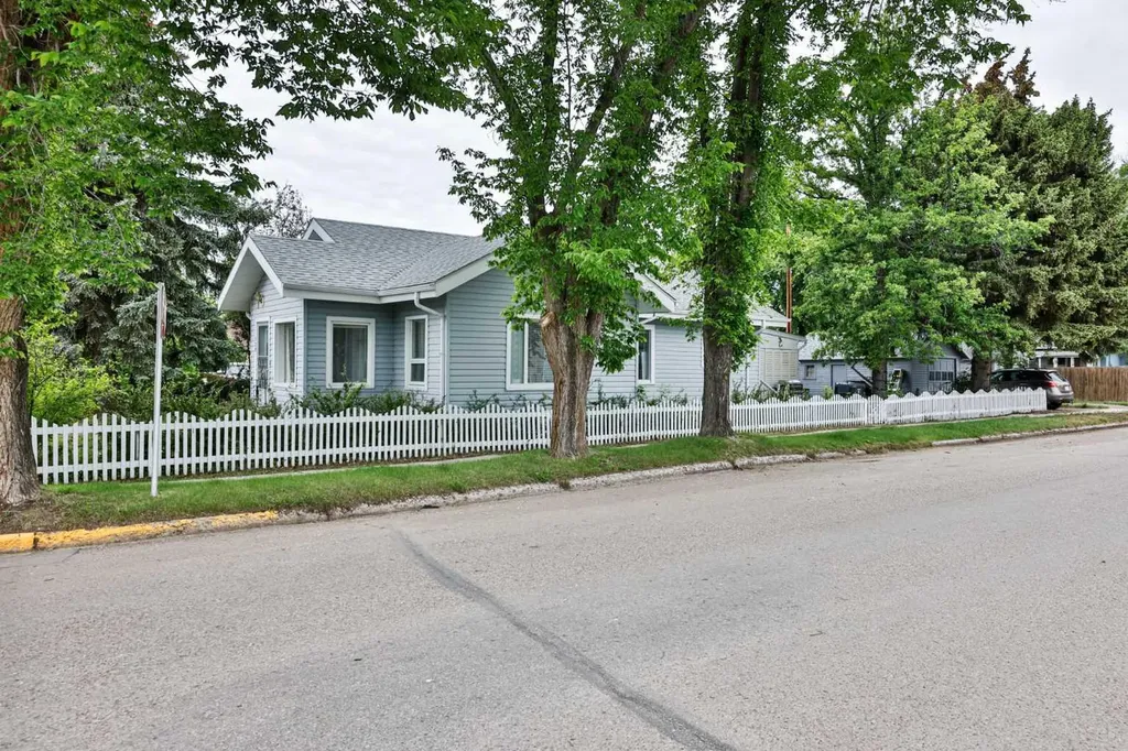 129 2 Avenue NE Milk River AB T0K 1M0