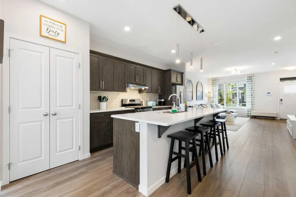 40 Dawson Harbour Villas Chestermere AB T1X 2A3