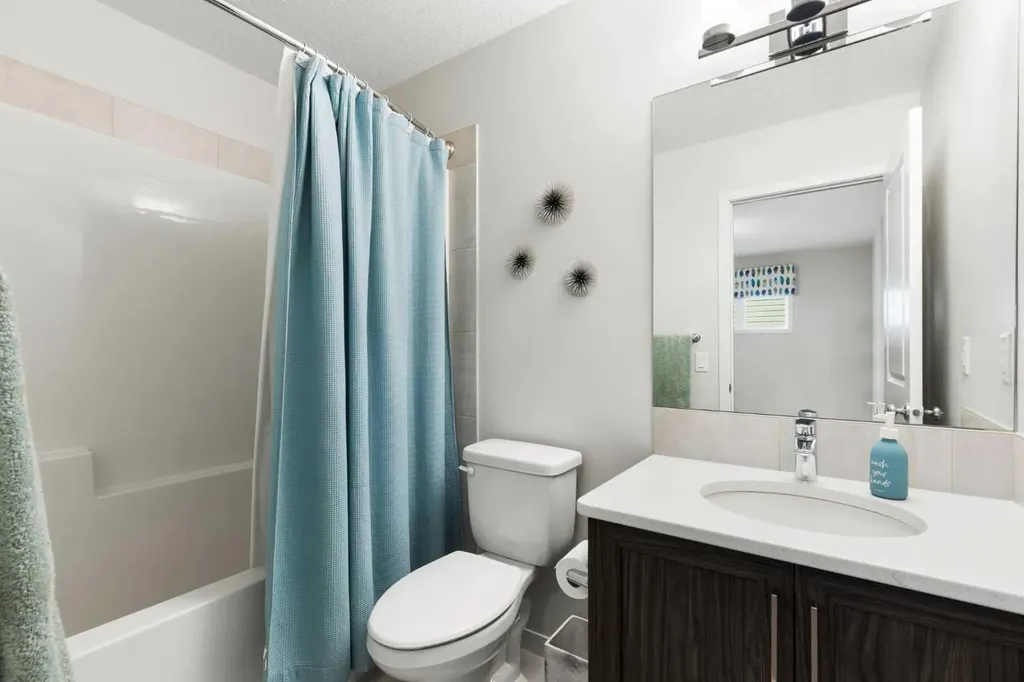 40 Dawson Harbour Villas Chestermere AB T1X 2A3