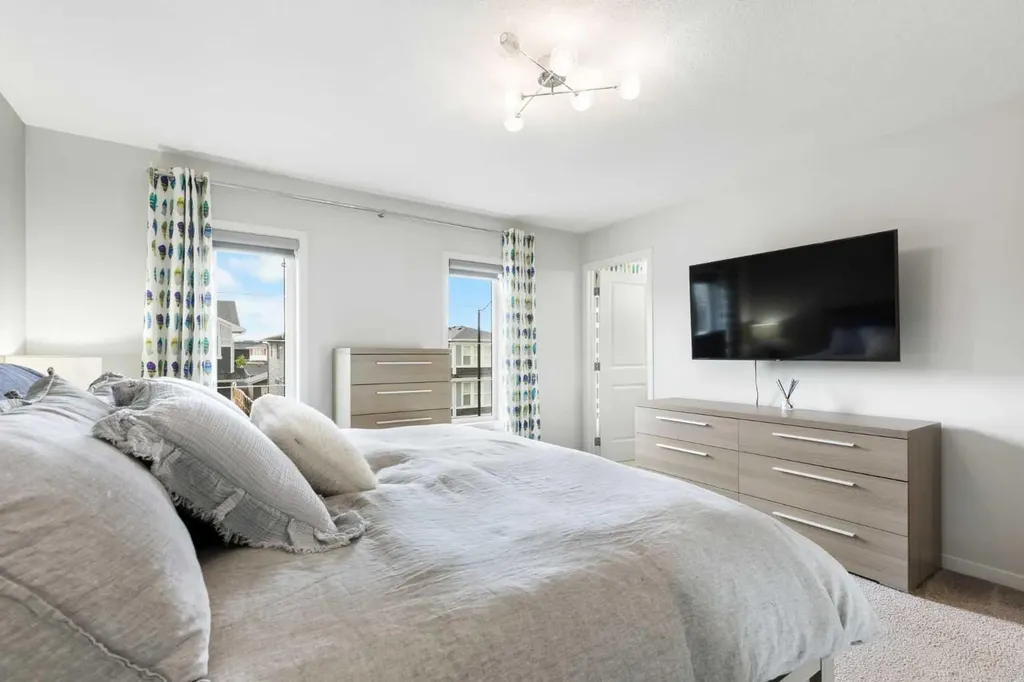40 Dawson Harbour Villas Chestermere AB T1X 2A3