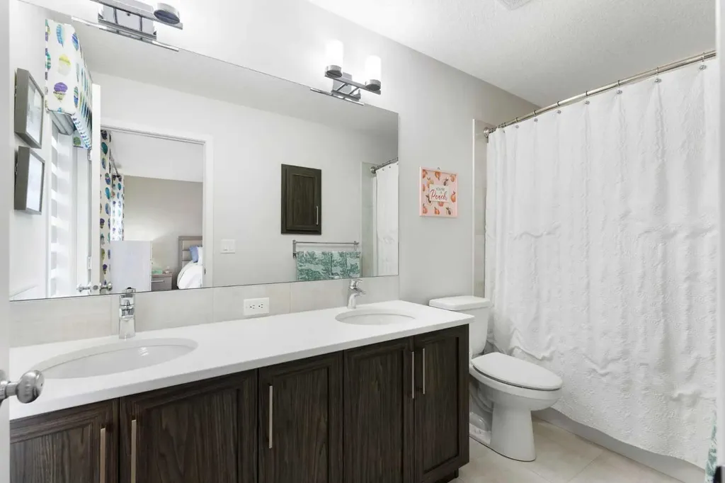 40 Dawson Harbour Villas Chestermere AB T1X 2A3