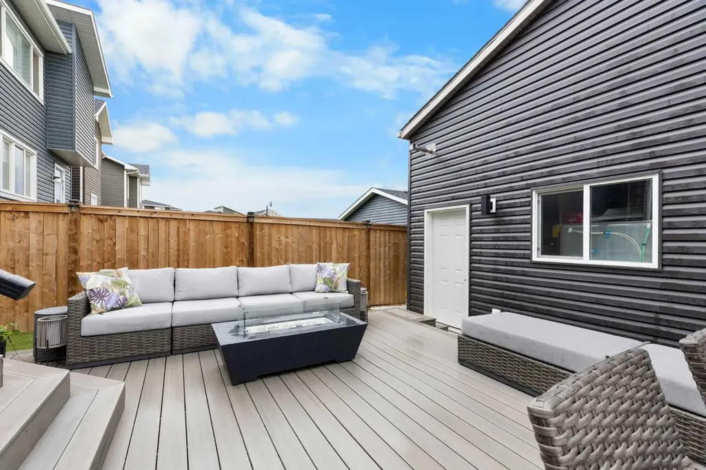 40 Dawson Harbour Villas Chestermere AB T1X 2A3