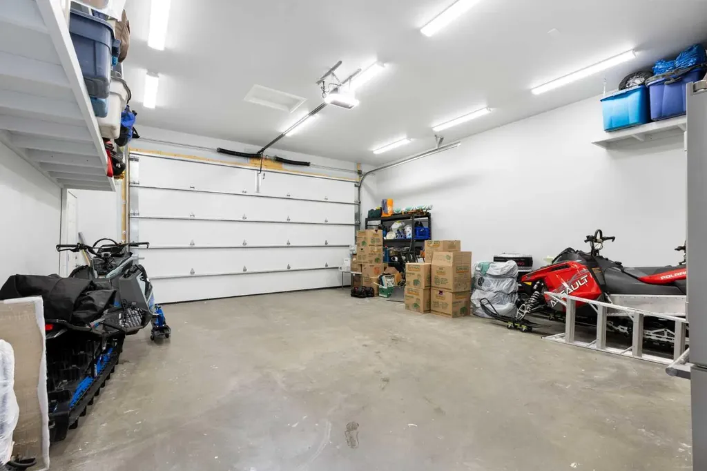 40 Dawson Harbour Villas Chestermere AB T1X 2A3