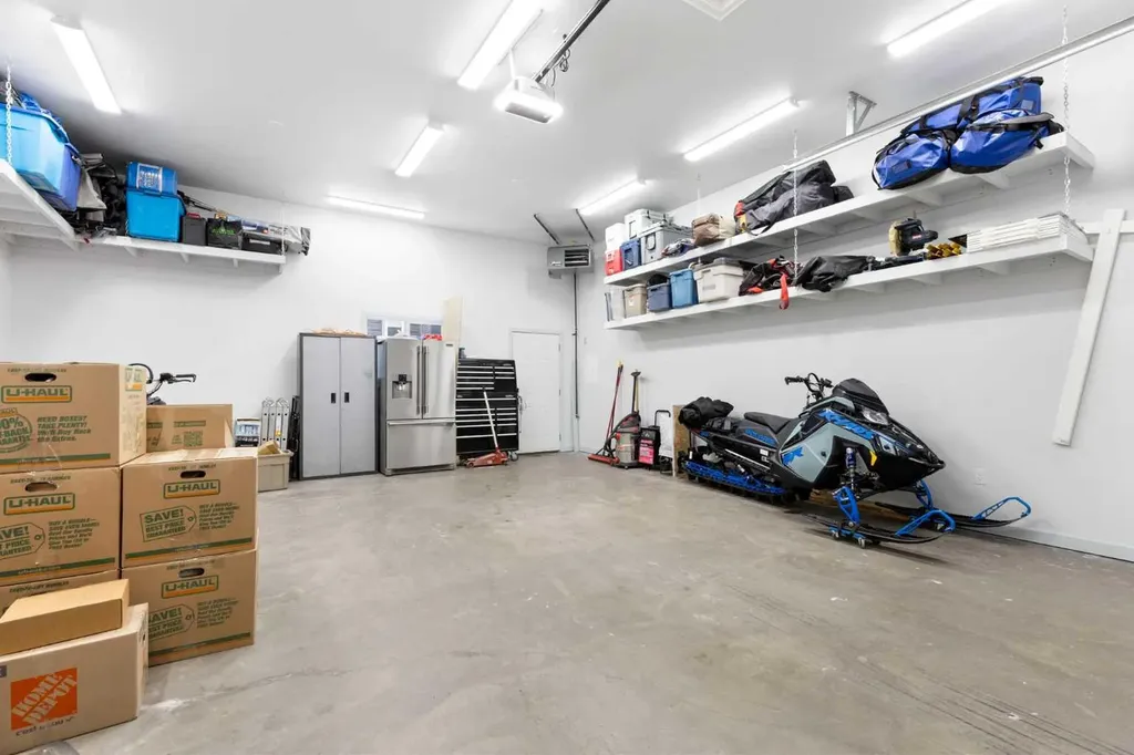 40 Dawson Harbour Villas Chestermere AB T1X 2A3