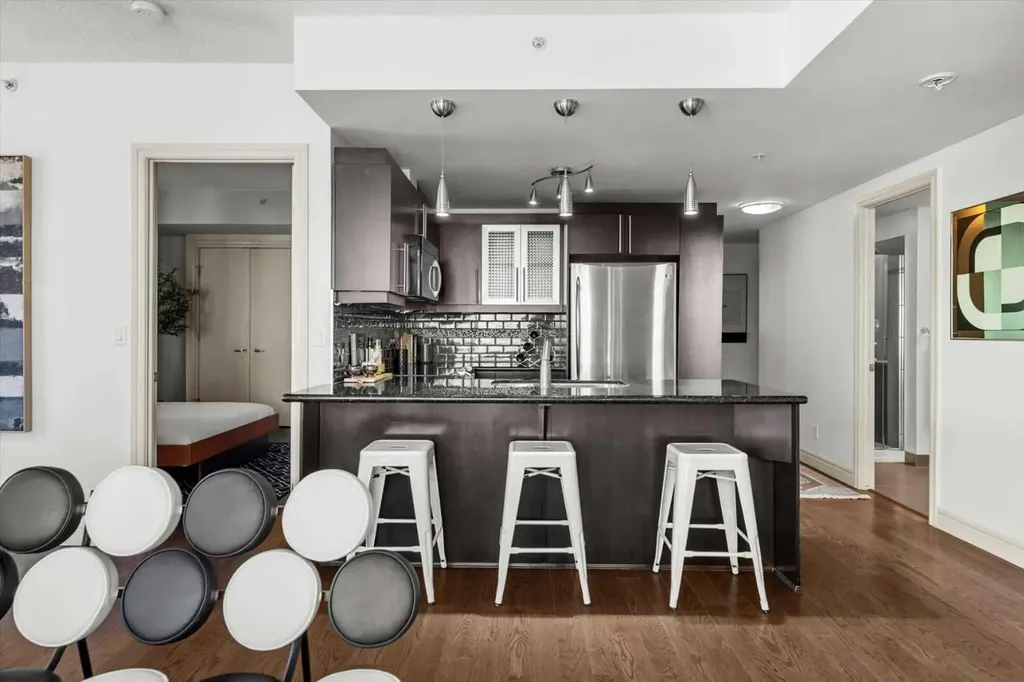 817 15 Avenue SW Calgary AB T2R 0H8