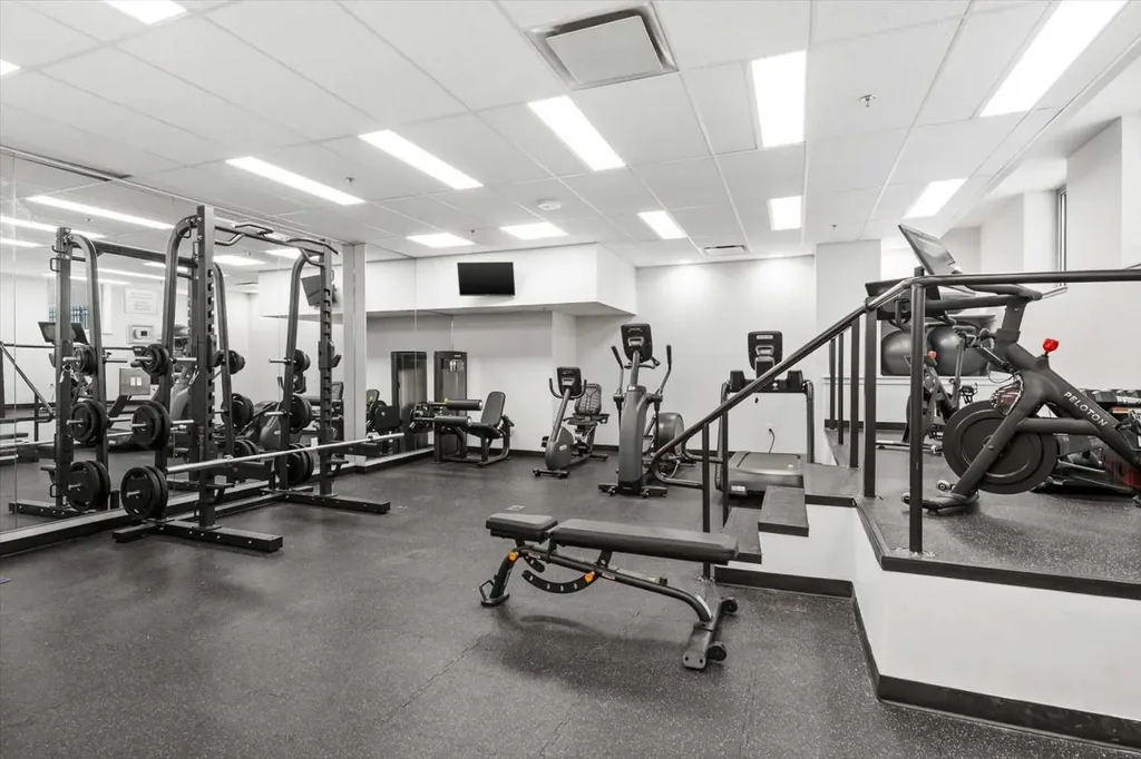 817 15 Avenue SW Calgary AB T2R 0H8