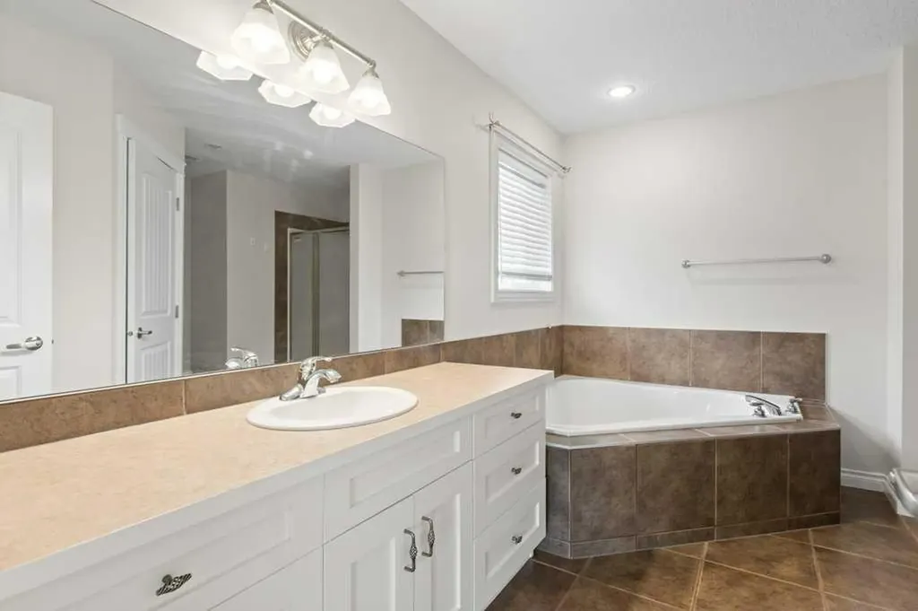 1724 High Park Boulevard NW High River AB T1V 1Z8
