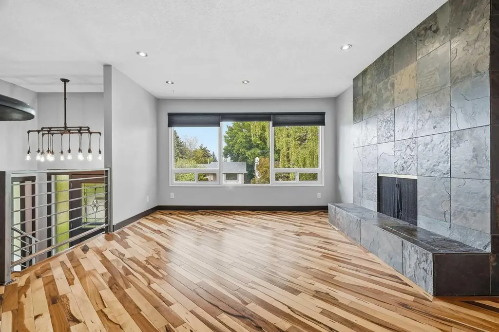 316 Canniff Place SW Calgary AB T2W 2L9