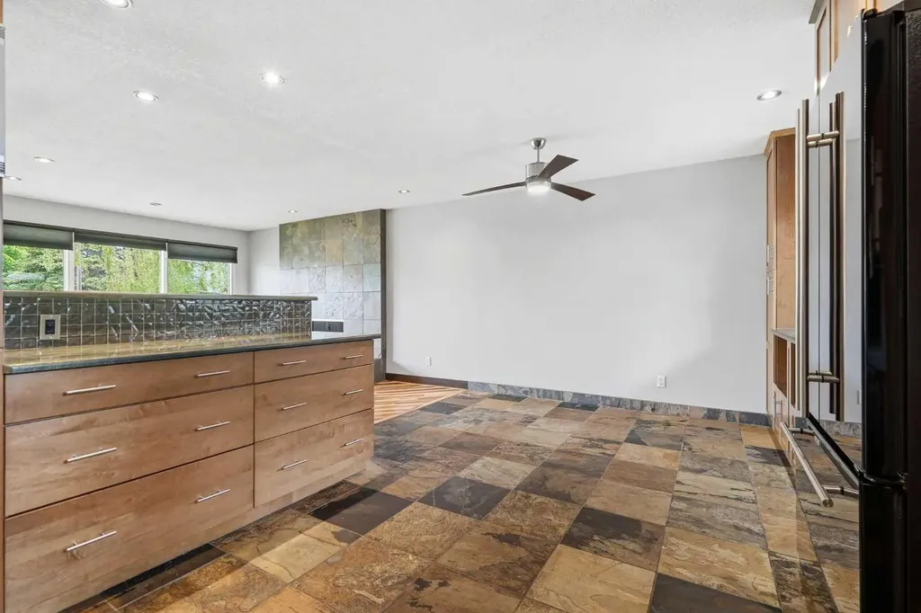 316 Canniff Place SW Calgary AB T2W 2L9