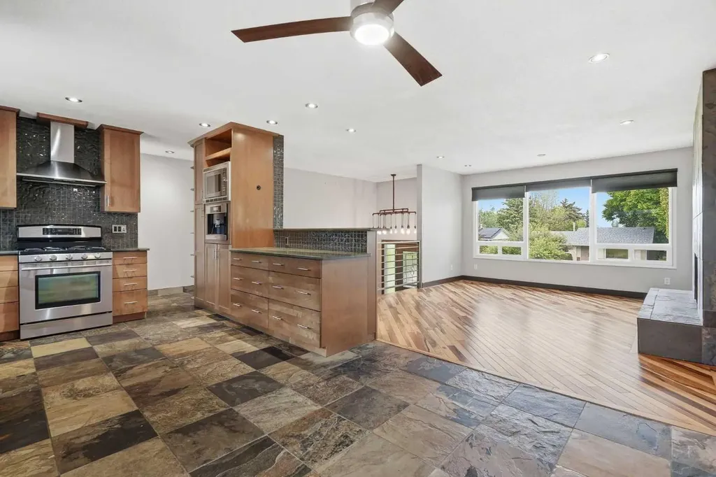 316 Canniff Place SW Calgary AB T2W 2L9