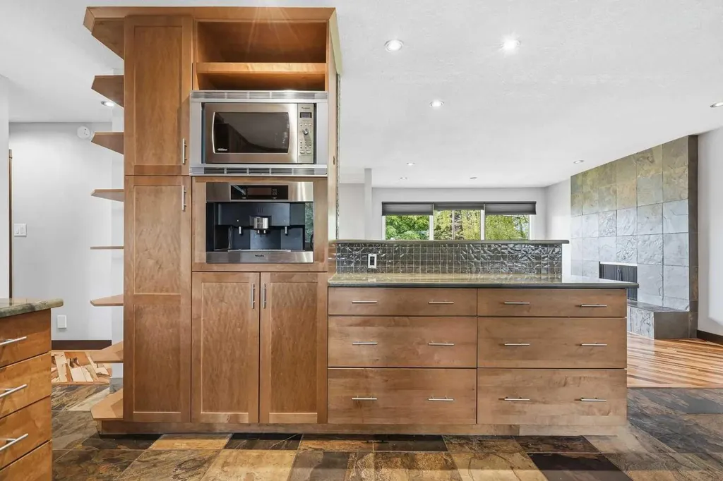 316 Canniff Place SW Calgary AB T2W 2L9