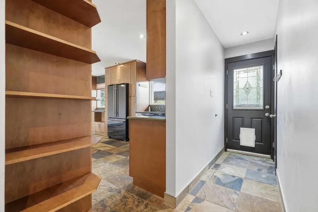 316 Canniff Place SW Calgary AB T2W 2L9