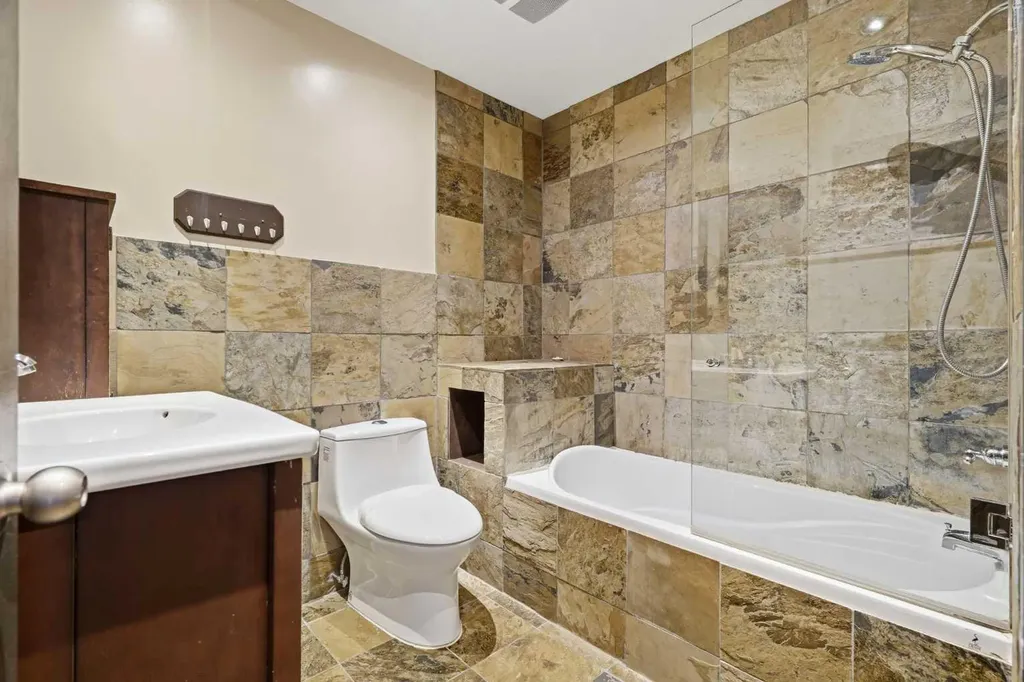 316 Canniff Place SW Calgary AB T2W 2L9