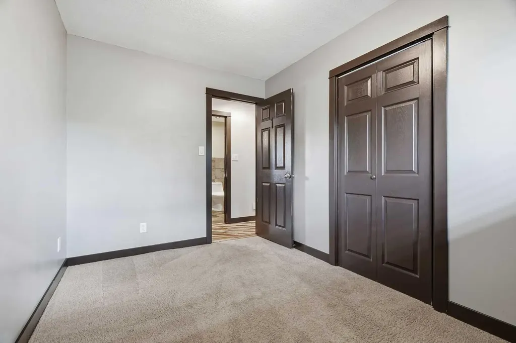 316 Canniff Place SW Calgary AB T2W 2L9