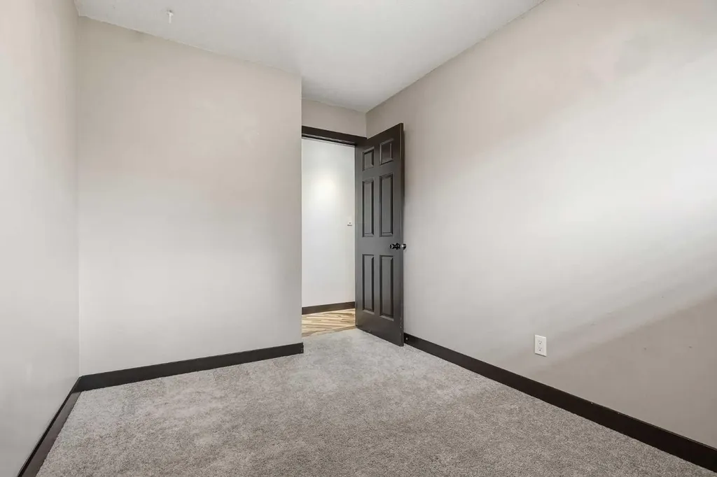 316 Canniff Place SW Calgary AB T2W 2L9