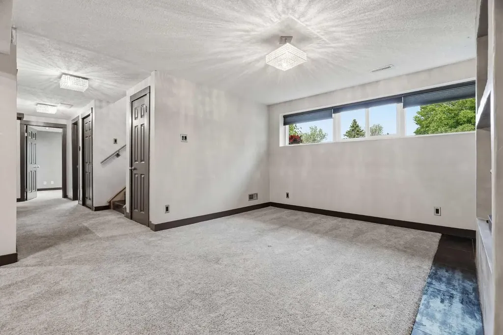316 Canniff Place SW Calgary AB T2W 2L9