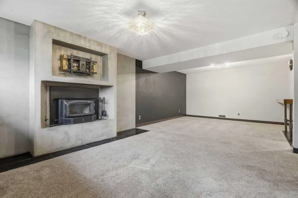 316 Canniff Place SW Calgary AB T2W 2L9