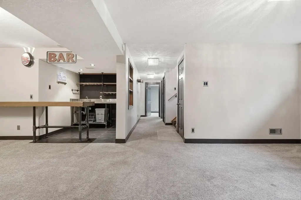 316 Canniff Place SW Calgary AB T2W 2L9