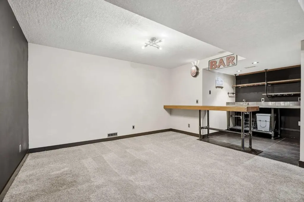 316 Canniff Place SW Calgary AB T2W 2L9
