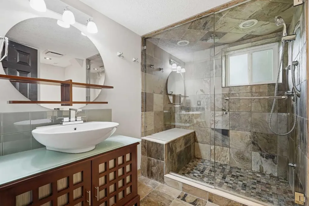 316 Canniff Place SW Calgary AB T2W 2L9