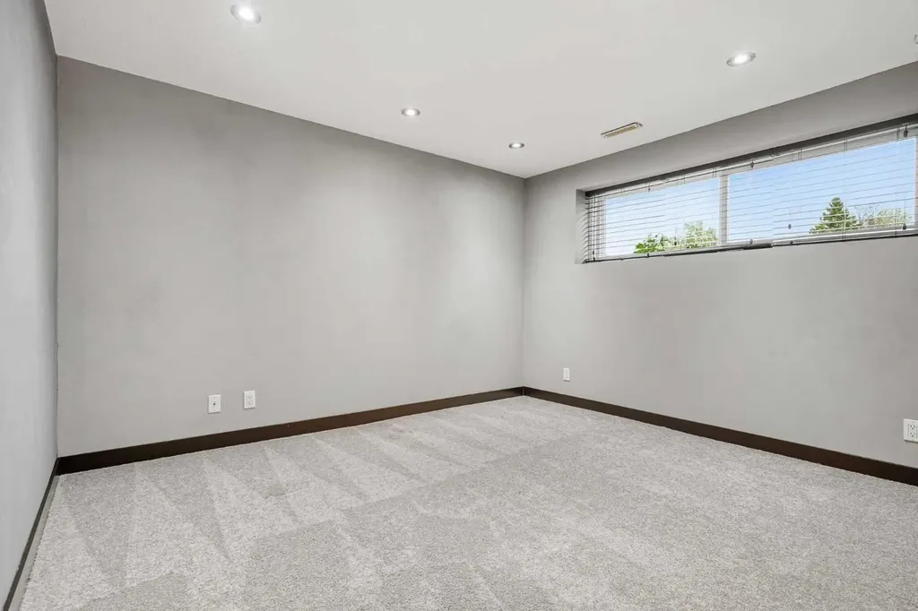 316 Canniff Place SW Calgary AB T2W 2L9
