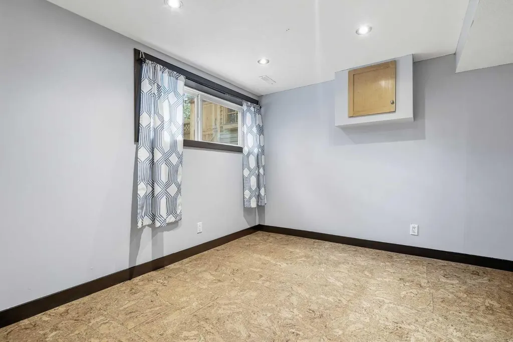 316 Canniff Place SW Calgary AB T2W 2L9