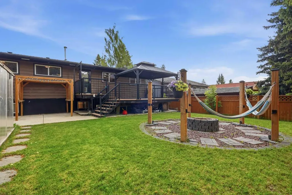 316 Canniff Place SW Calgary AB T2W 2L9