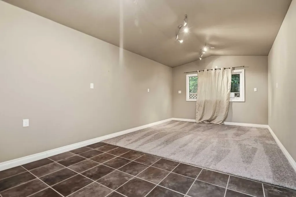 316 Canniff Place SW Calgary AB T2W 2L9