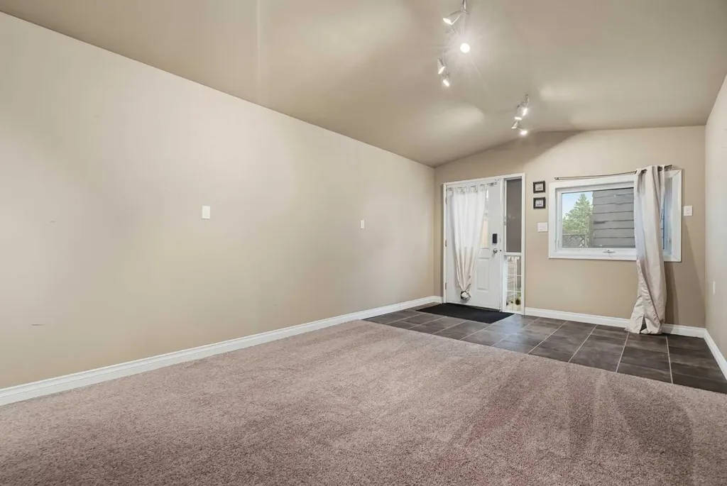 316 Canniff Place SW Calgary AB T2W 2L9