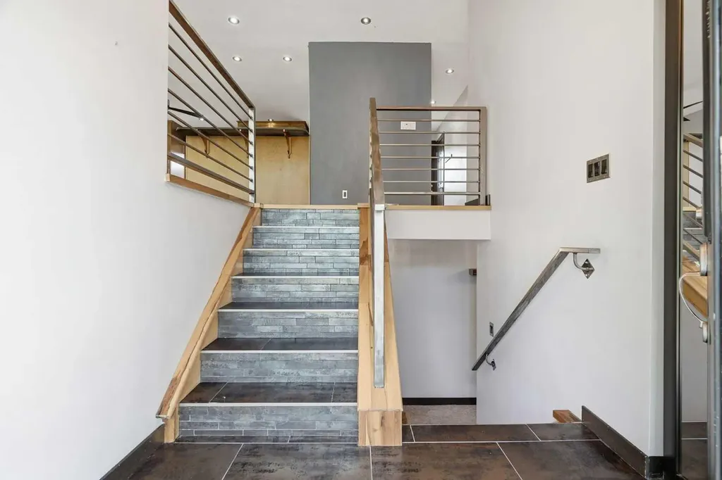 316 Canniff Place SW Calgary AB T2W 2L9