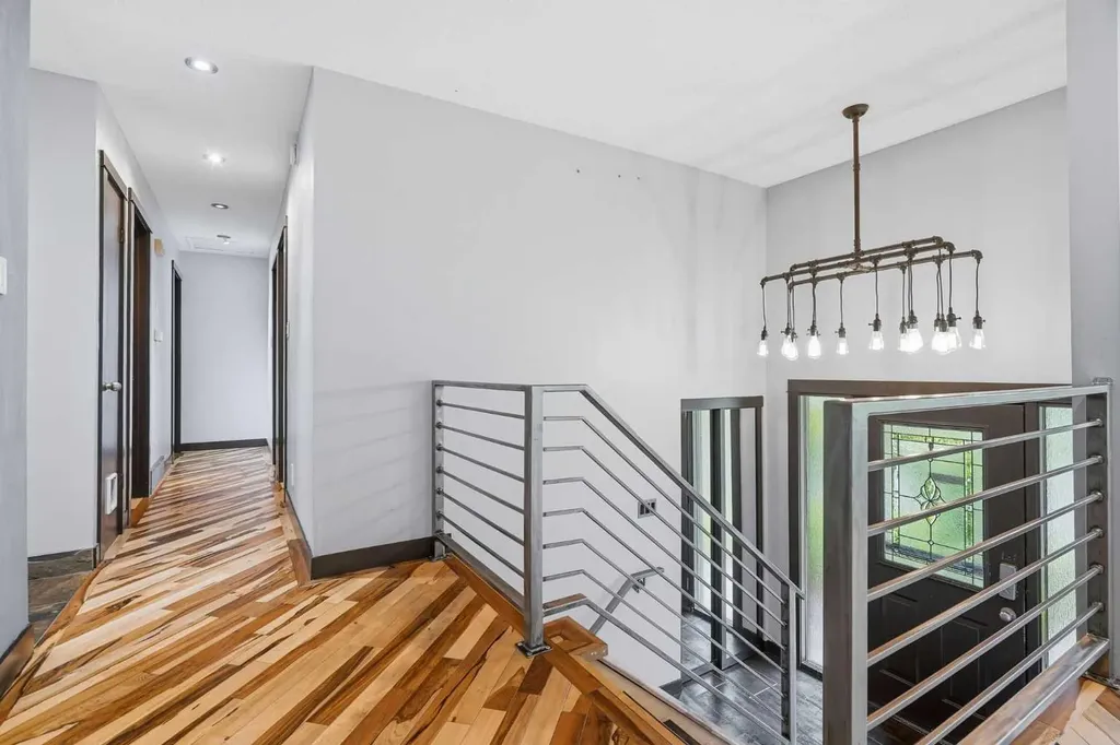 316 Canniff Place SW Calgary AB T2W 2L9
